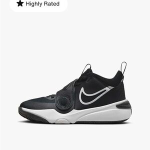 Nike Team Hustle Basketball Shoes in Black (size 3.5Y)